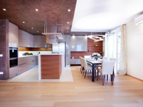 State of the art home suite with 180 degree panoramic lake view, pool and spa sleeping up to 10 guests by Italian Apartments Como